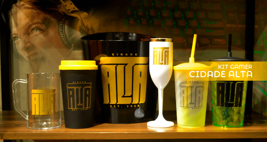 Kit gamer da Cidade Alta: caneca, copo, balde, taça e copo com canudo, em preto e amarelo